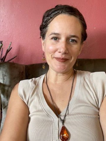 A professional profile picture of Wise Presenter, Jennie.