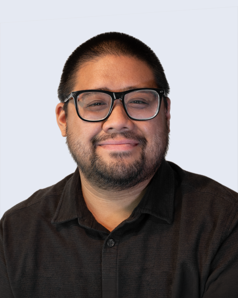 A photo of a man wearing glasses.